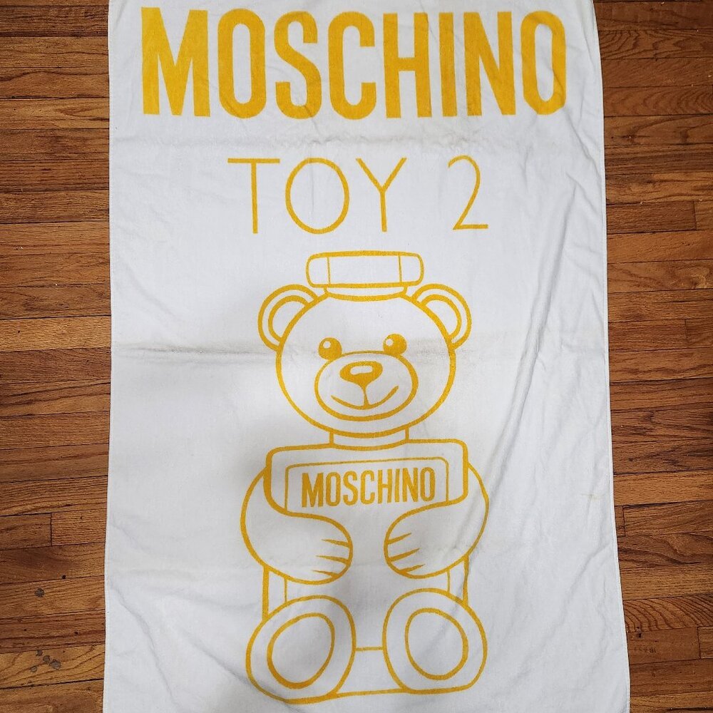 Moschino Toy 2 beach towel